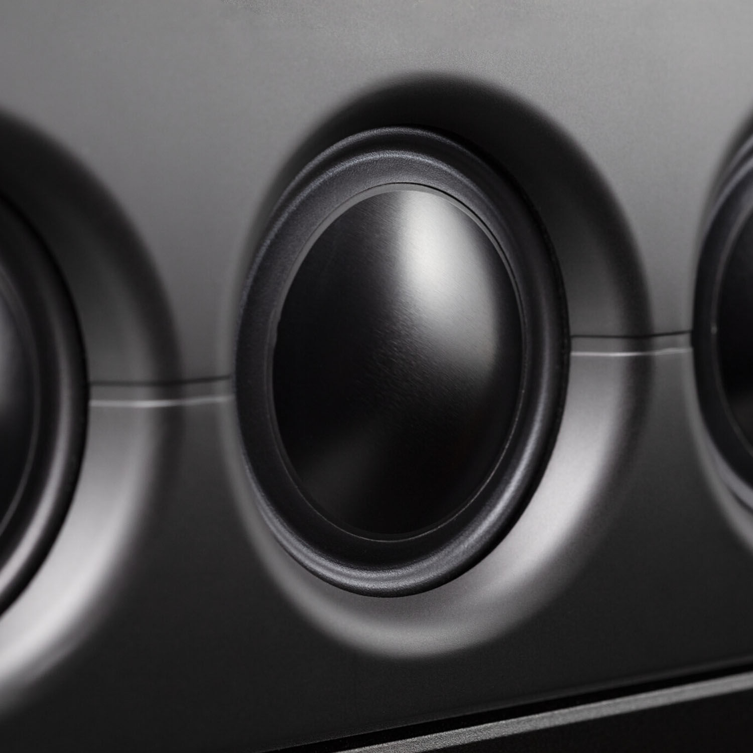 XTDD Drivers for spacious, dynamic sound in every seat