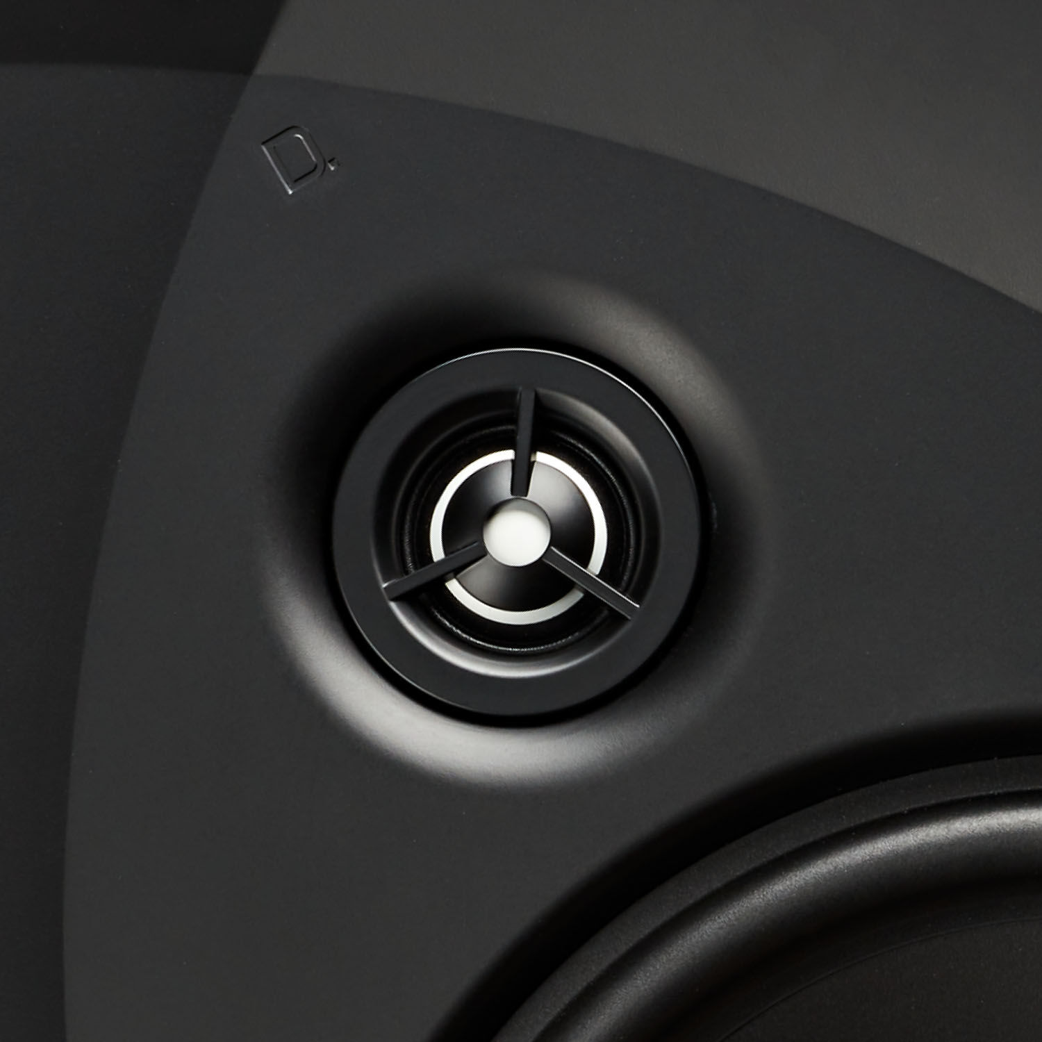 Pivoting Aluminum Oxide Dome Tweeter for lifelike sound everywhere in the room