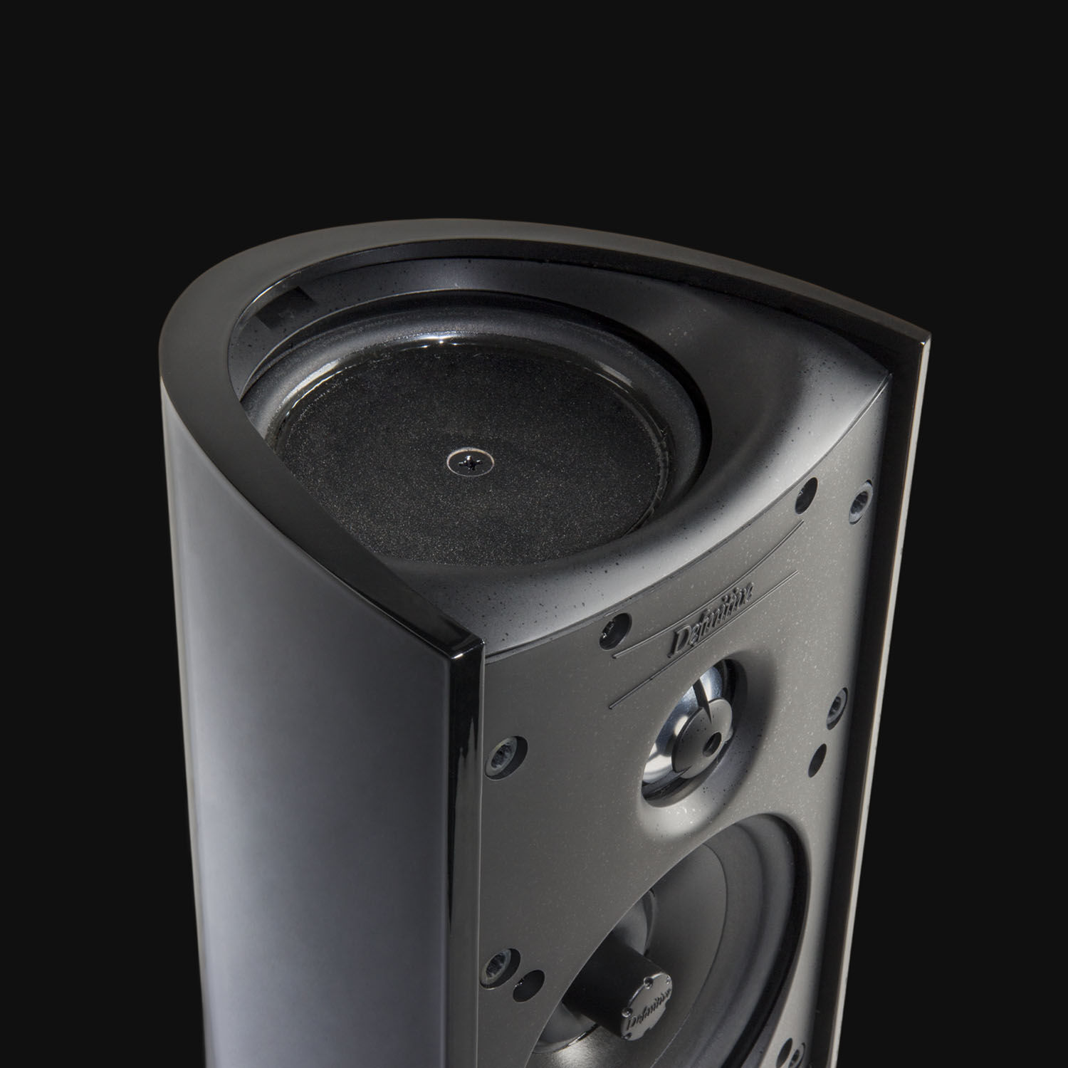 4.5&rdquo; Passive Bass Radiator for bigger bass in a smaller package